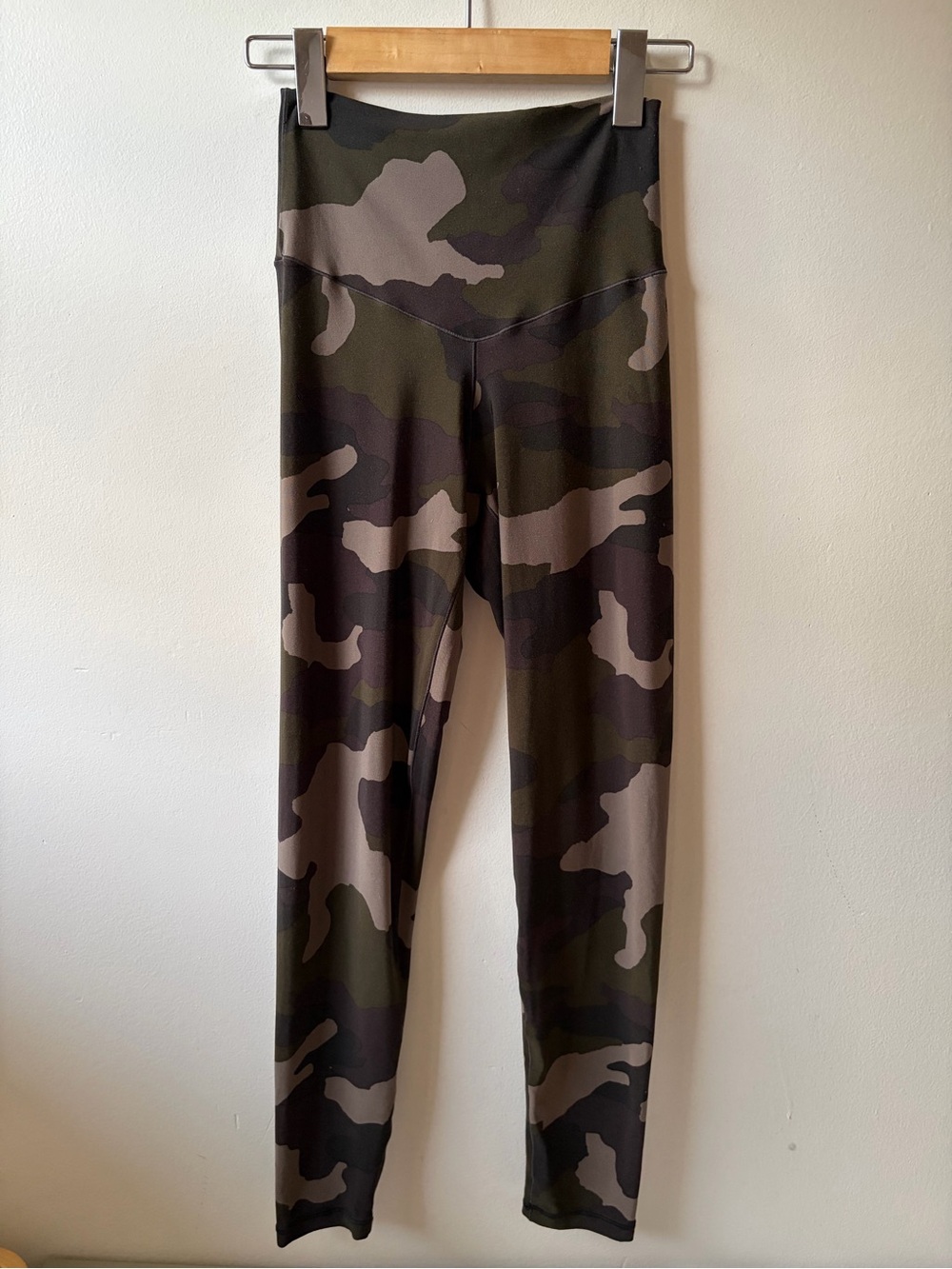 aerie Camo Leggings in Olive & Taupe Size S